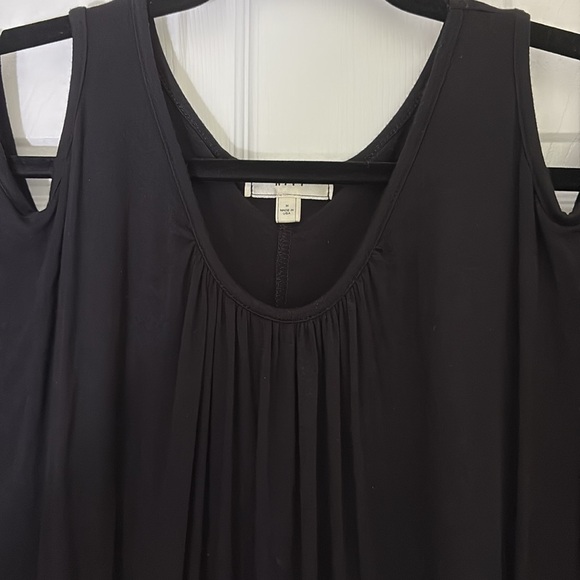 NYTT Flowy Cold Shoulder Top - Picture 2 of 7